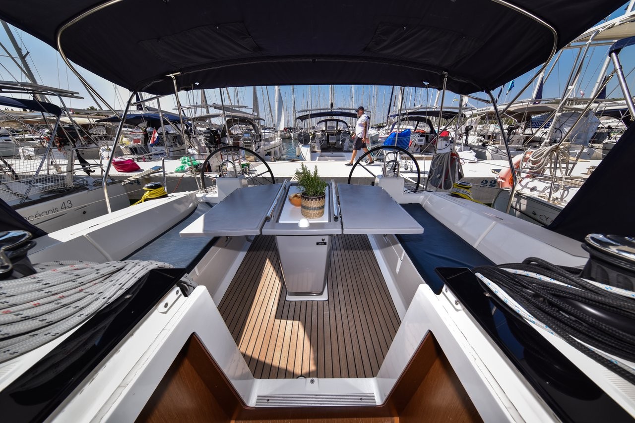 Oceanis 41.1, 4Play | Yacht Charter Croatia