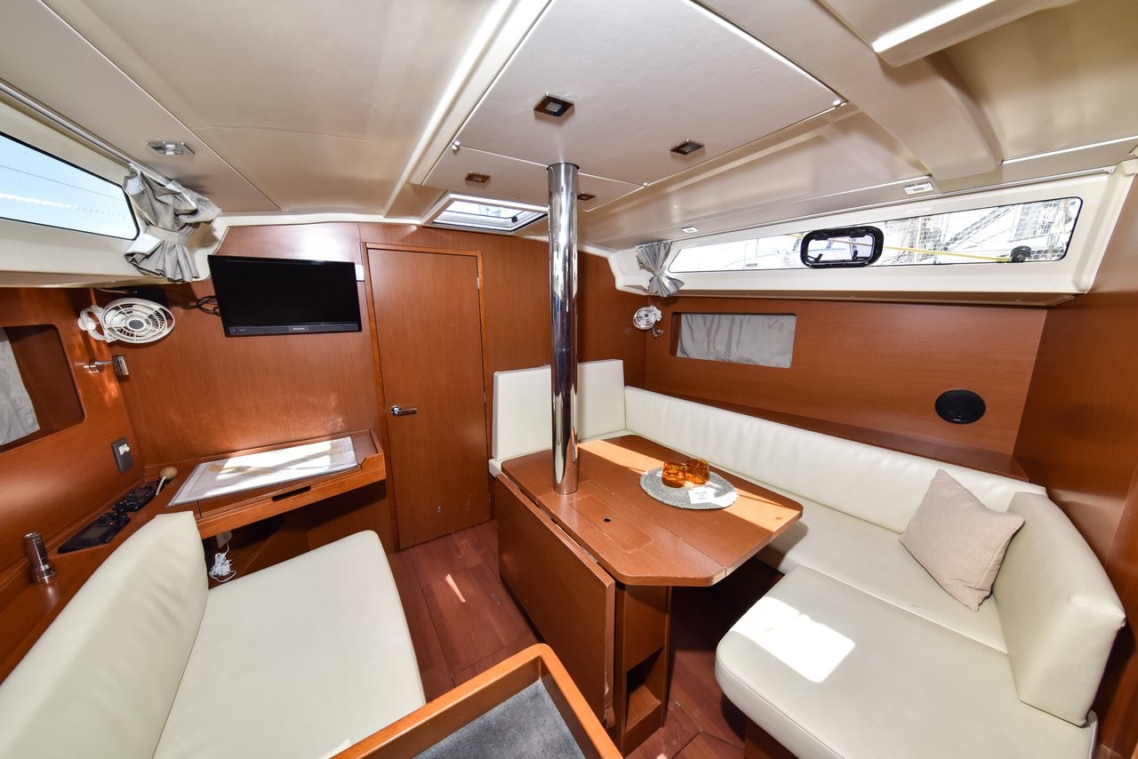 Oceanis 41.1, 4Play | Yacht Charter Croatia