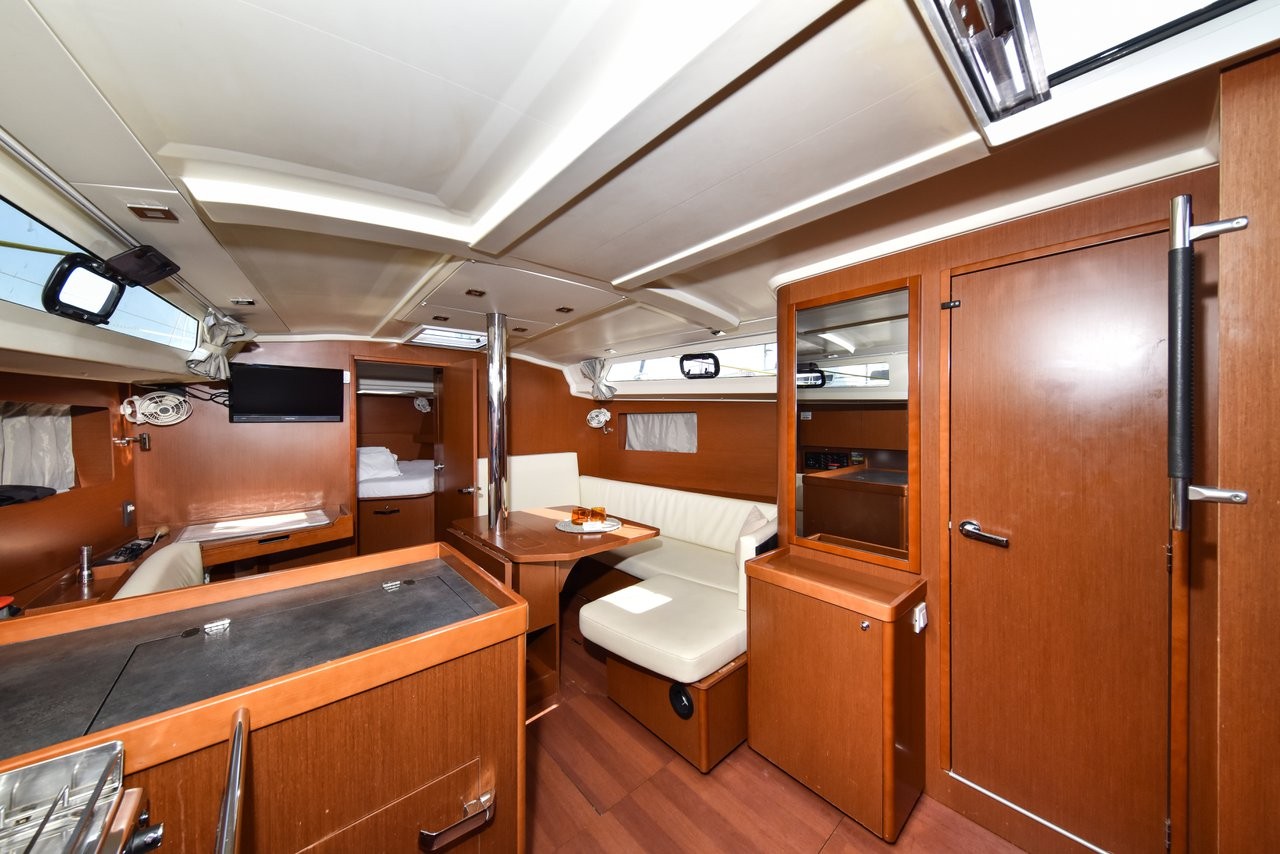 Oceanis 41.1, 4Play | Yacht Charter Croatia