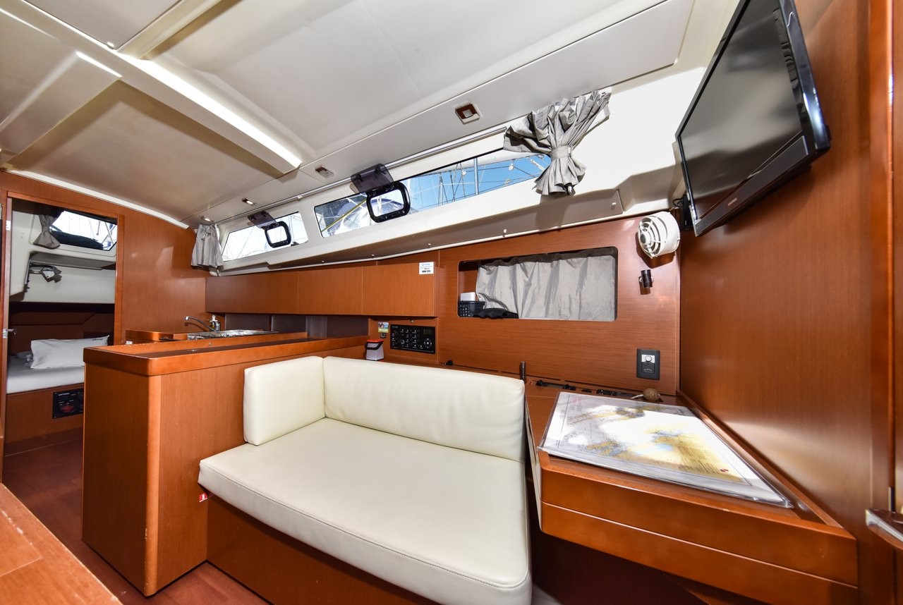 Oceanis 41.1, 4Play | Yacht Charter Croatia