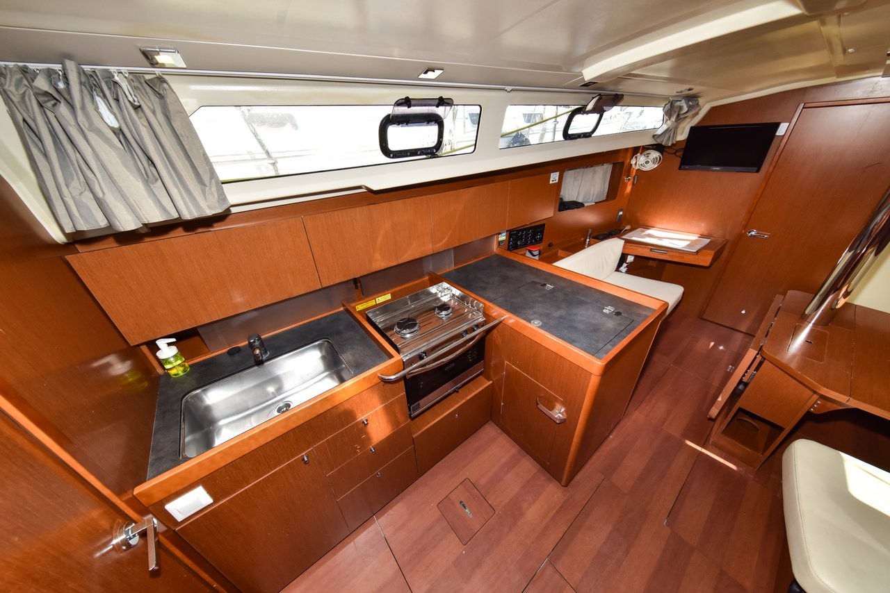 Oceanis 41.1, 4Play | Yacht Charter Croatia