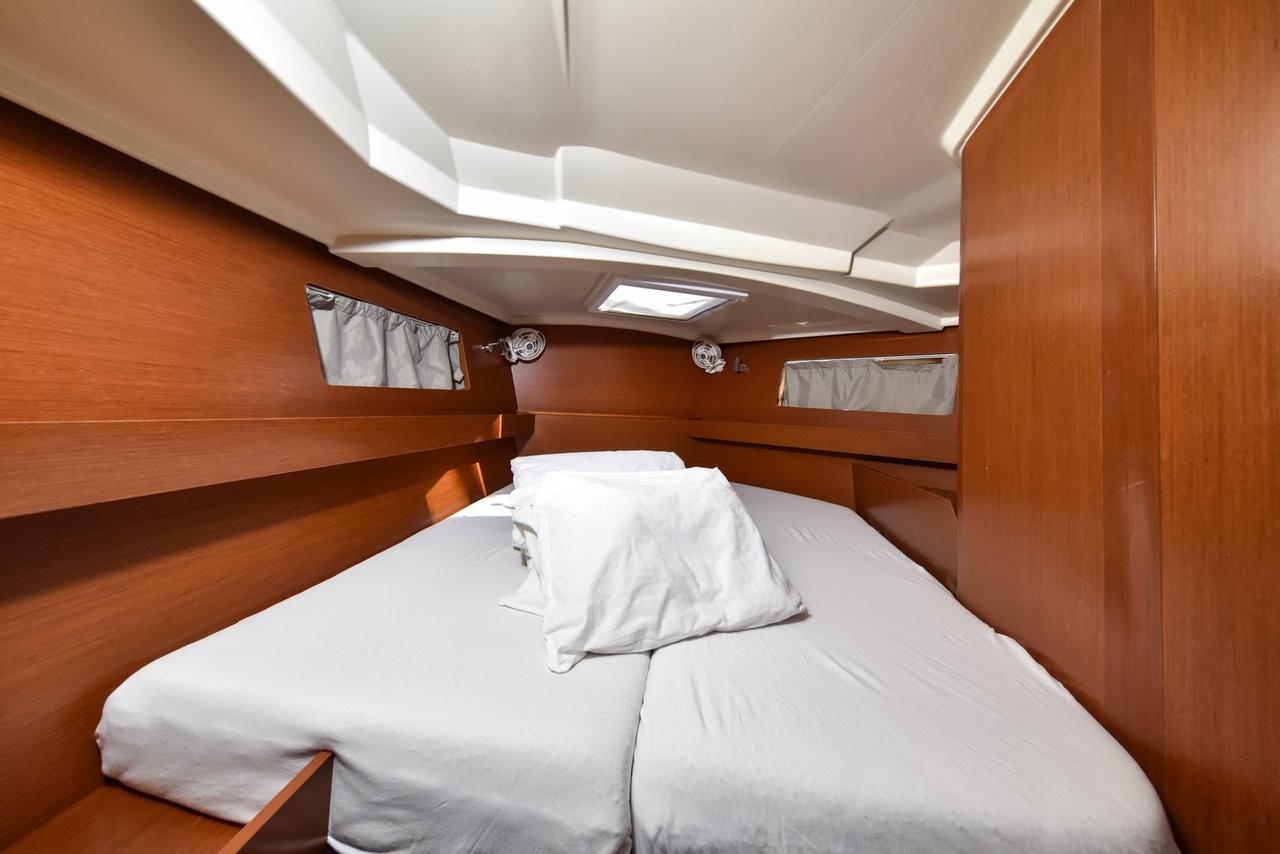 Oceanis 41.1, 4Play | Yacht Charter Croatia