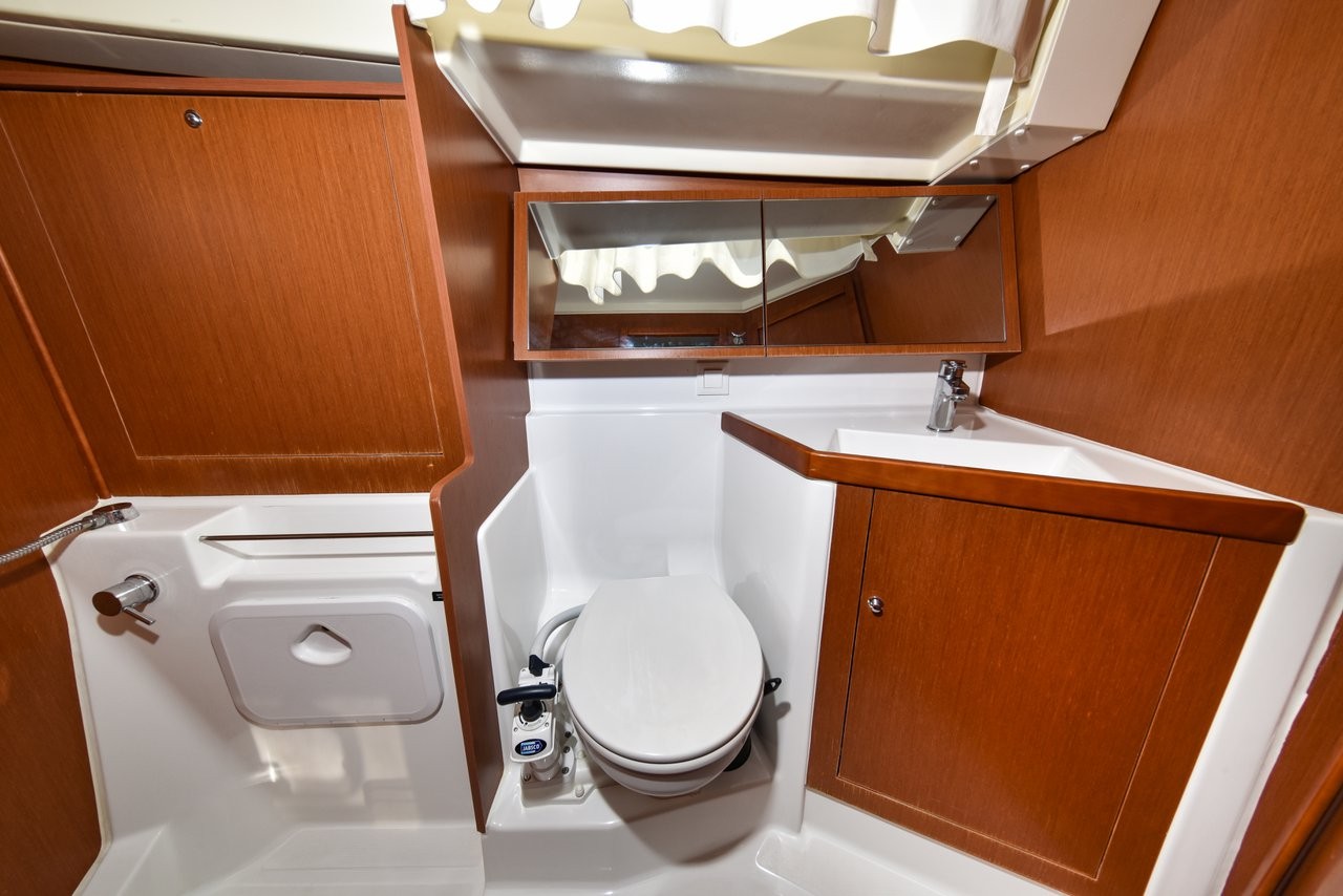 Oceanis 41.1, 4Play | Yacht Charter Croatia