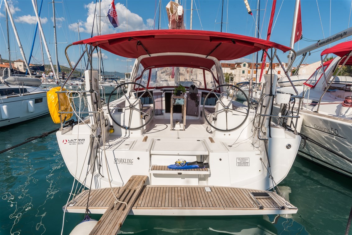 Oceanis 41.1, Sparkling | Yacht Charter Croatia