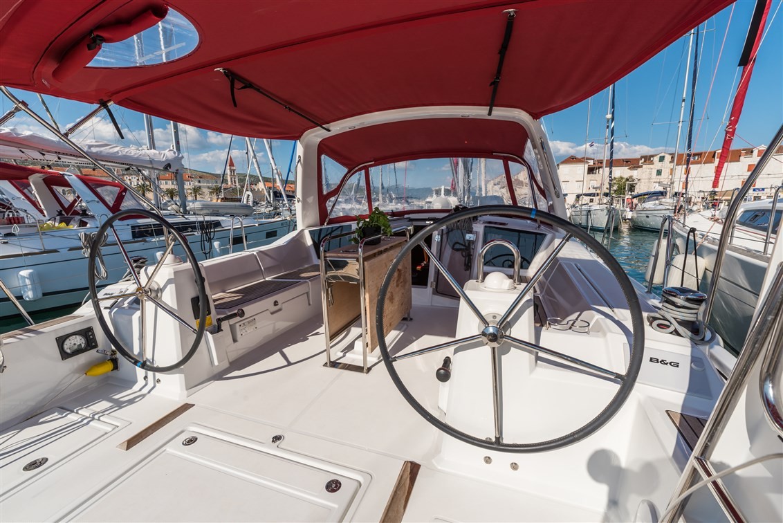 Oceanis 41.1, Sparkling | Yacht Charter Croatia