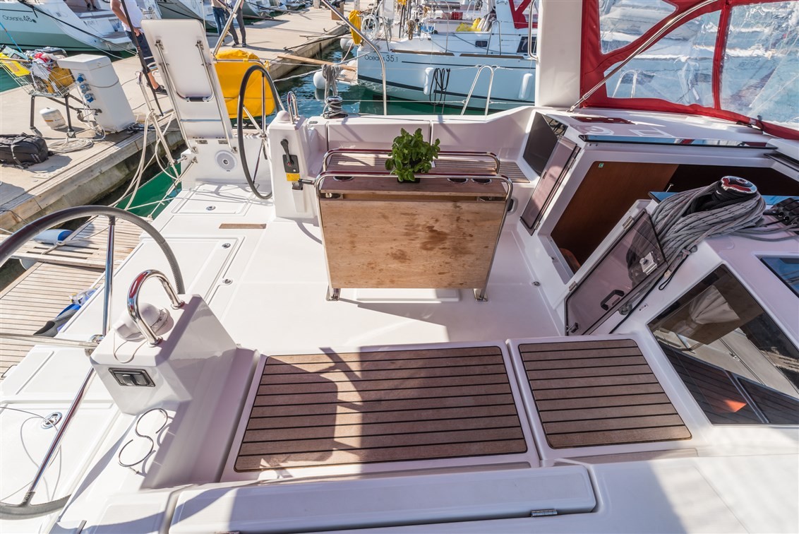 Oceanis 41.1, Sparkling | Yacht Charter Croatia