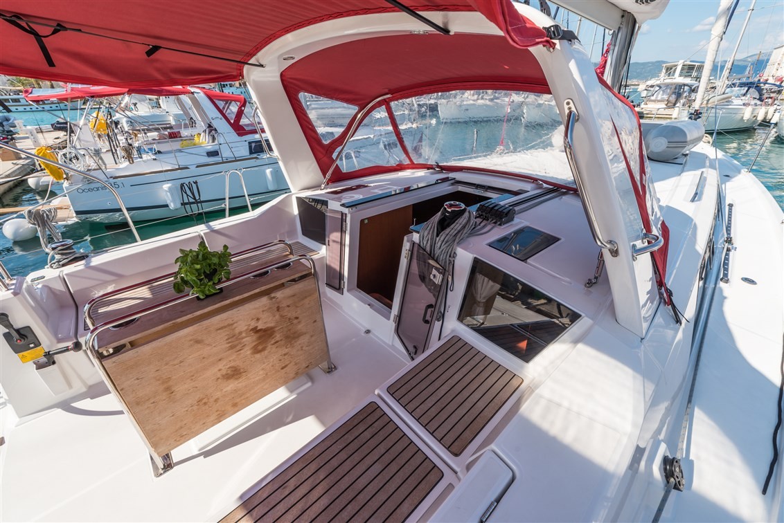 Oceanis 41.1, Sparkling | Yacht Charter Croatia