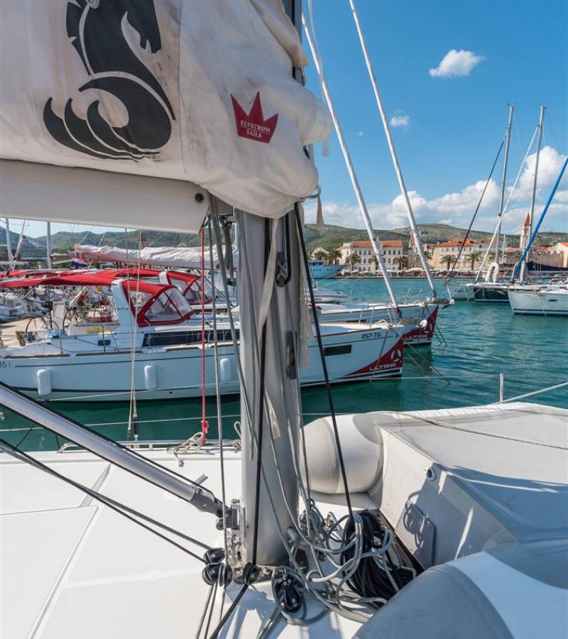 Oceanis 41.1, Sparkling | Yacht Charter Croatia