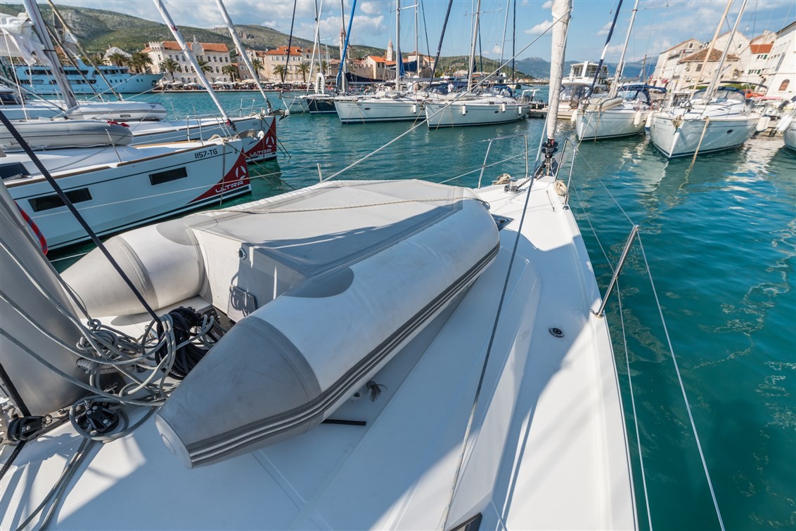 Oceanis 41.1, Sparkling | Yacht Charter Croatia