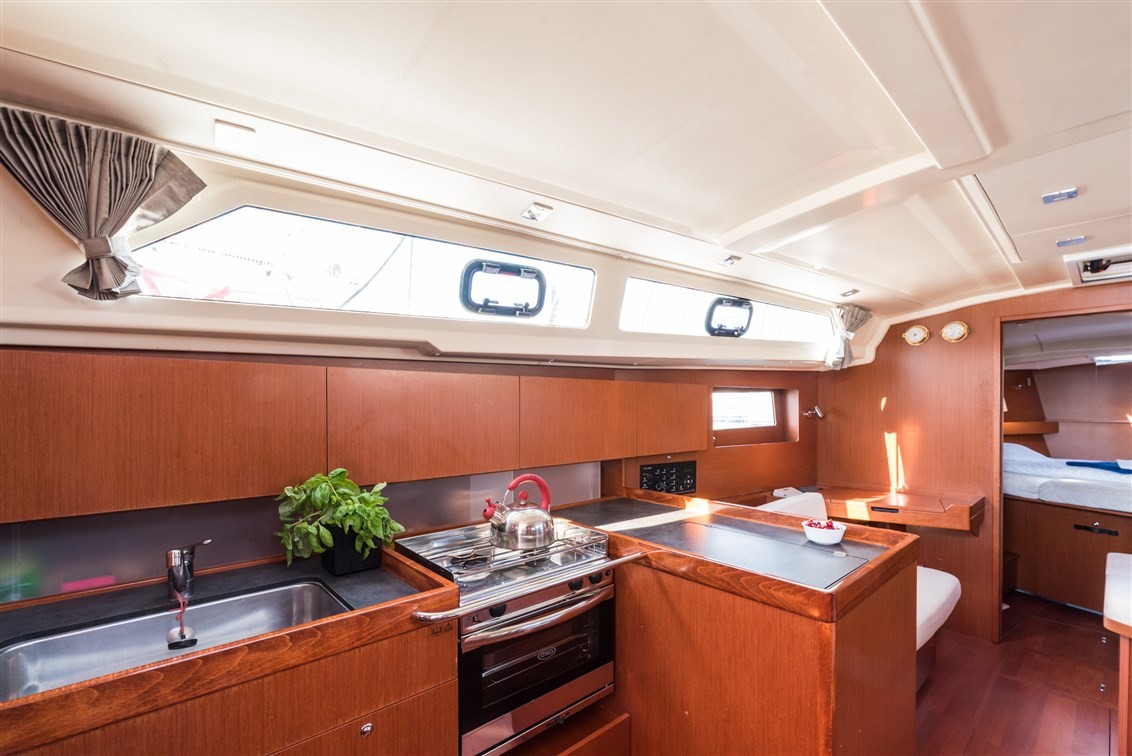 Oceanis 41.1, Sparkling | Yacht Charter Croatia