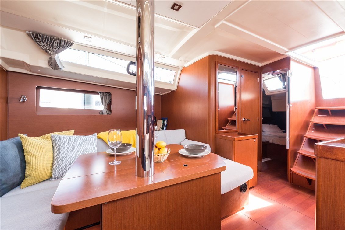 Oceanis 41.1, Sparkling | Yacht Charter Croatia