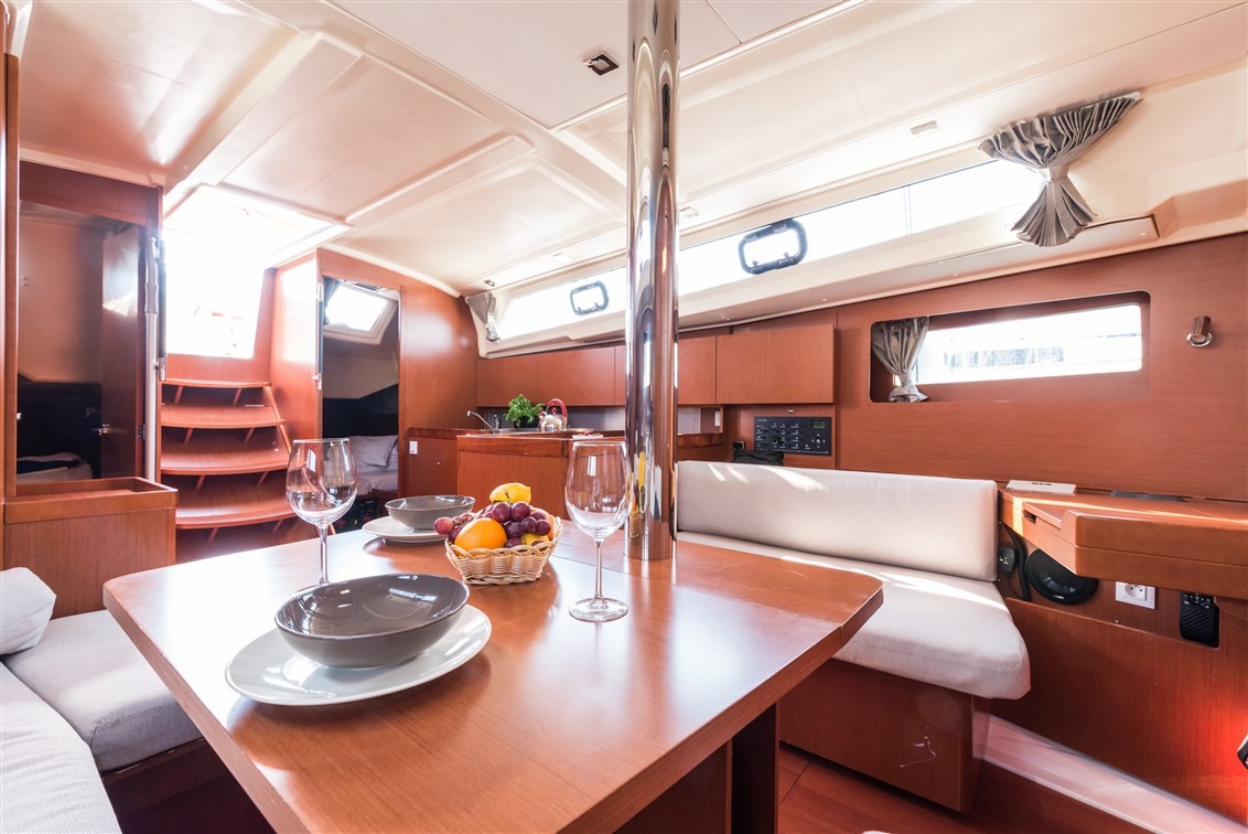 Oceanis 41.1, Sparkling | Yacht Charter Croatia