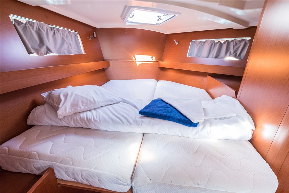 Oceanis 41.1, Sparkling | Yacht Charter Croatia
