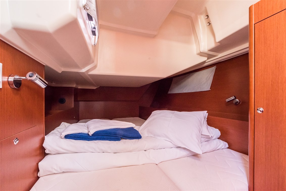 Oceanis 41.1, Sparkling | Yacht Charter Croatia