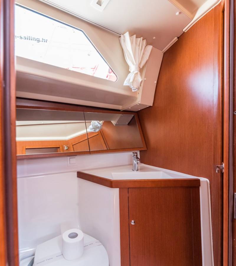Oceanis 41.1, Sparkling | Yacht Charter Croatia