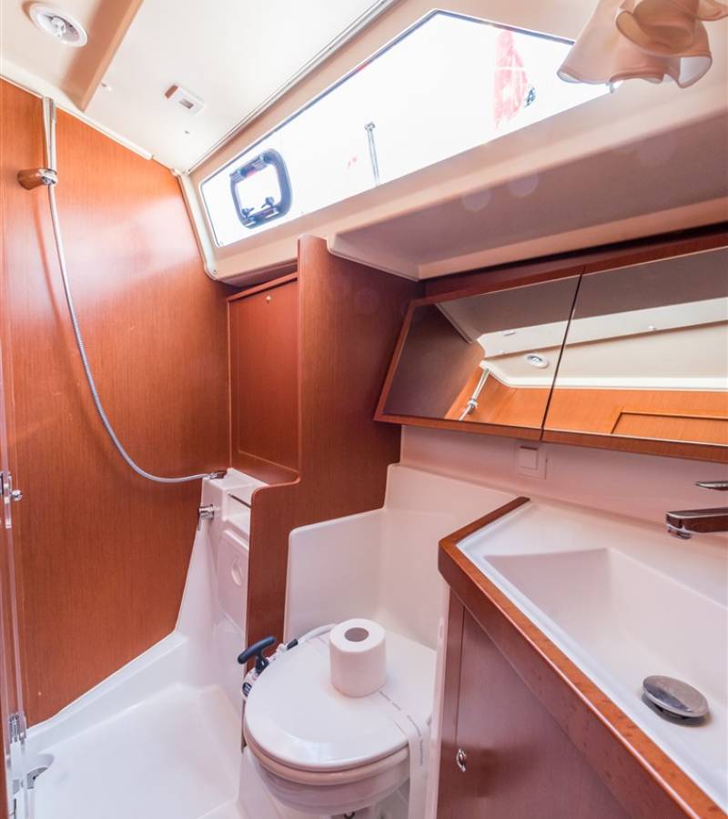 Oceanis 41.1, Sparkling | Yacht Charter Croatia