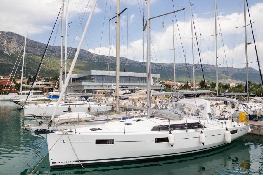 Oceanis 41.1, First | Yacht Charter Croatia