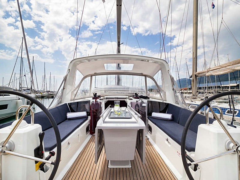 Oceanis 41.1, First | Yacht Charter Croatia