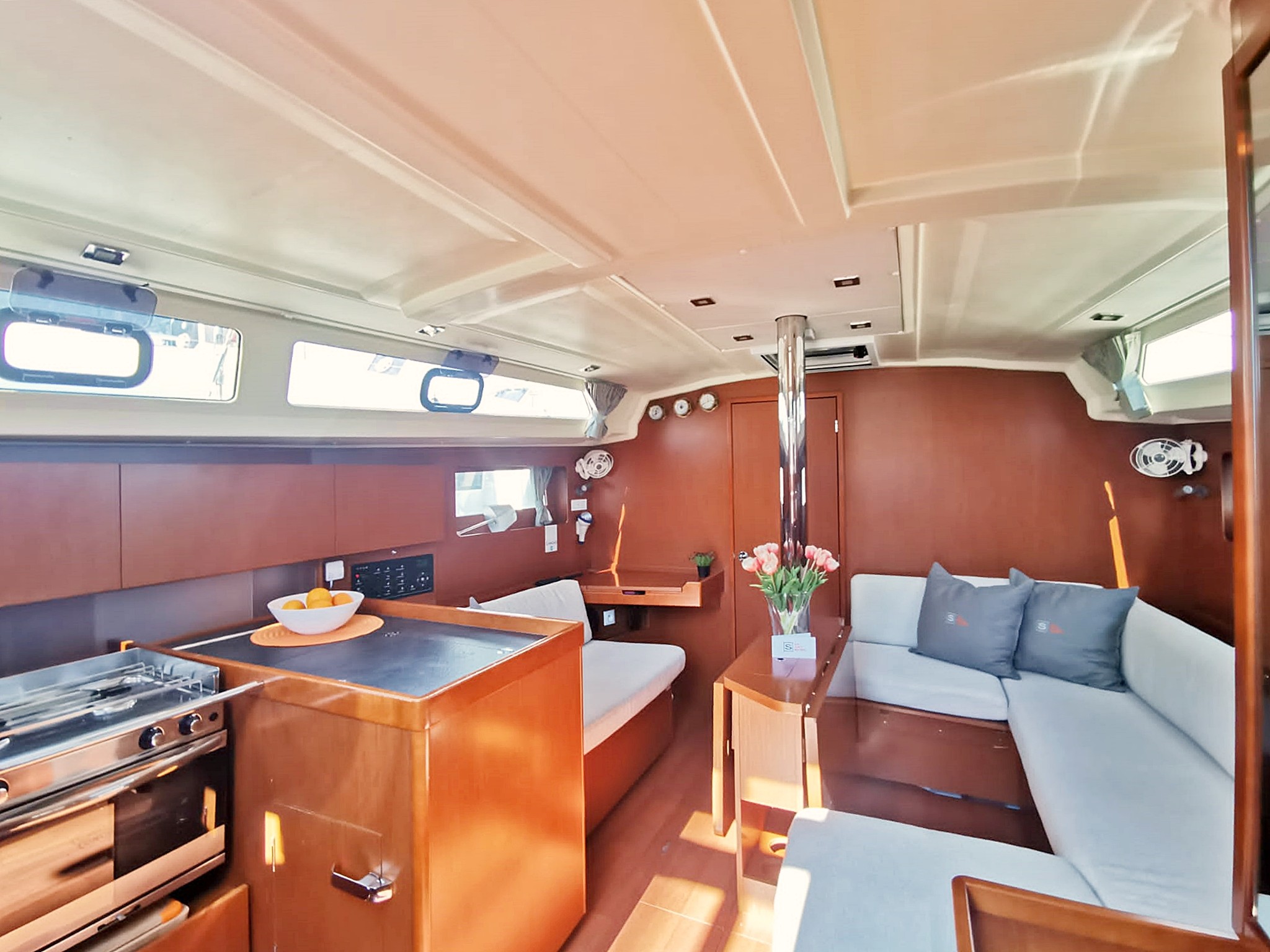 Oceanis 41.1, First | Yacht Charter Croatia