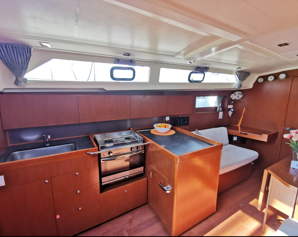 Oceanis 41.1, First | Yacht Charter Croatia