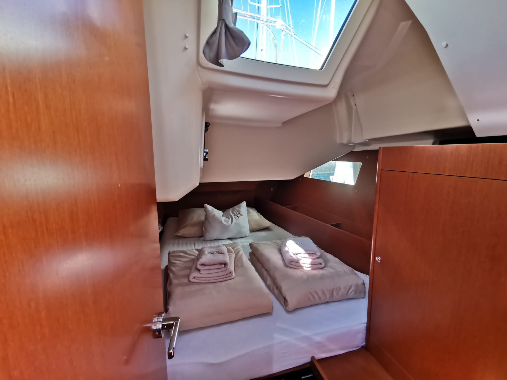 Oceanis 41.1, First | Yacht Charter Croatia