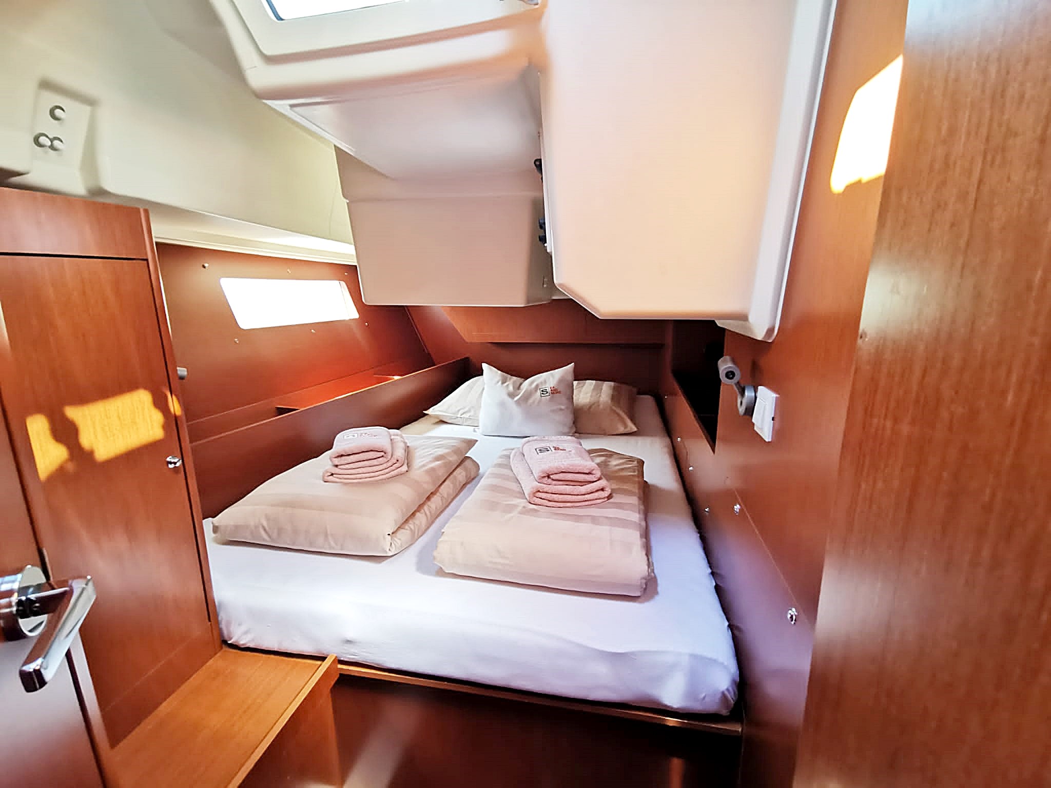 Oceanis 41.1, First | Yacht Charter Croatia