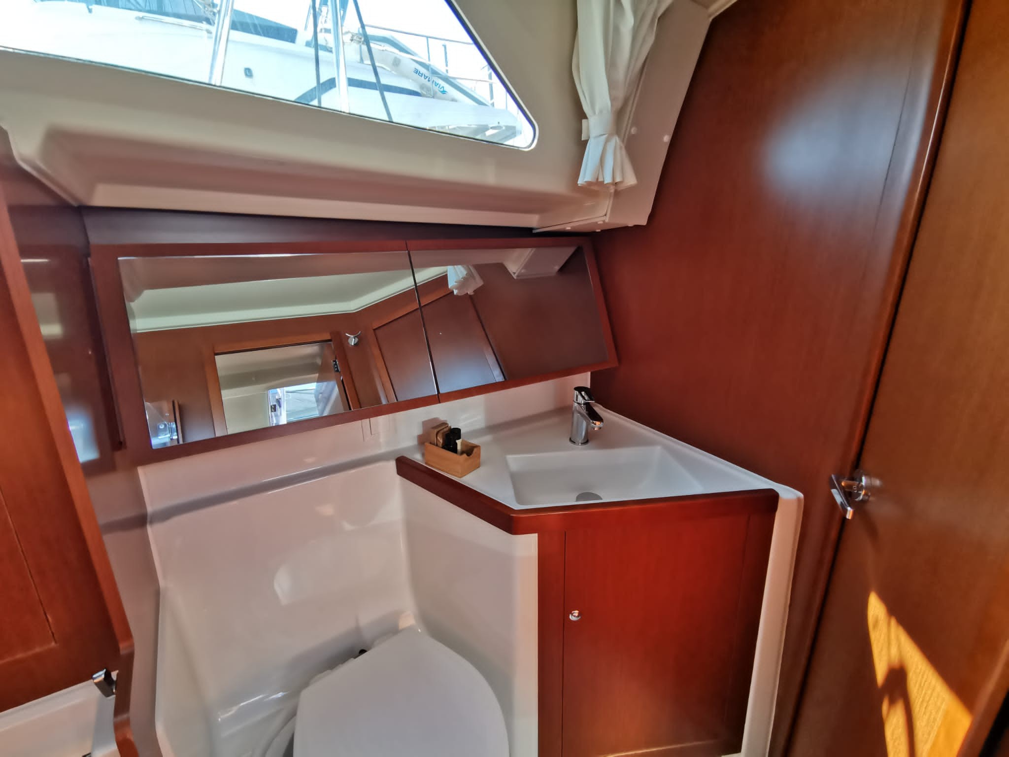 Oceanis 41.1, First | Yacht Charter Croatia