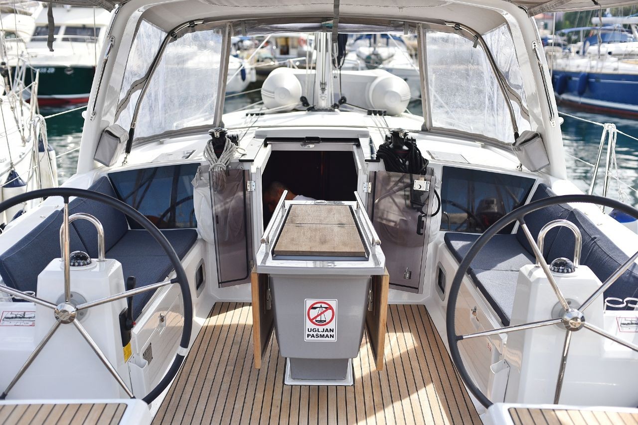 Oceanis 41.1, Seven | Yacht Charter Croatia