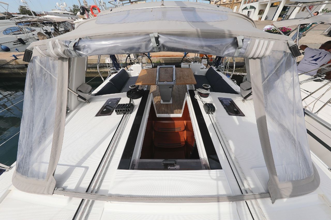 Oceanis 41.1, Seven | Yacht Charter Croatia