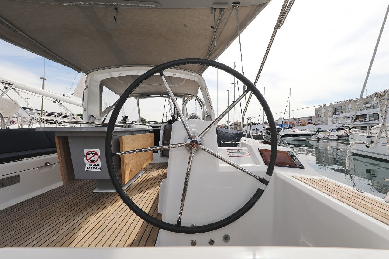 Oceanis 41.1, Seven | Yacht Charter Croatia