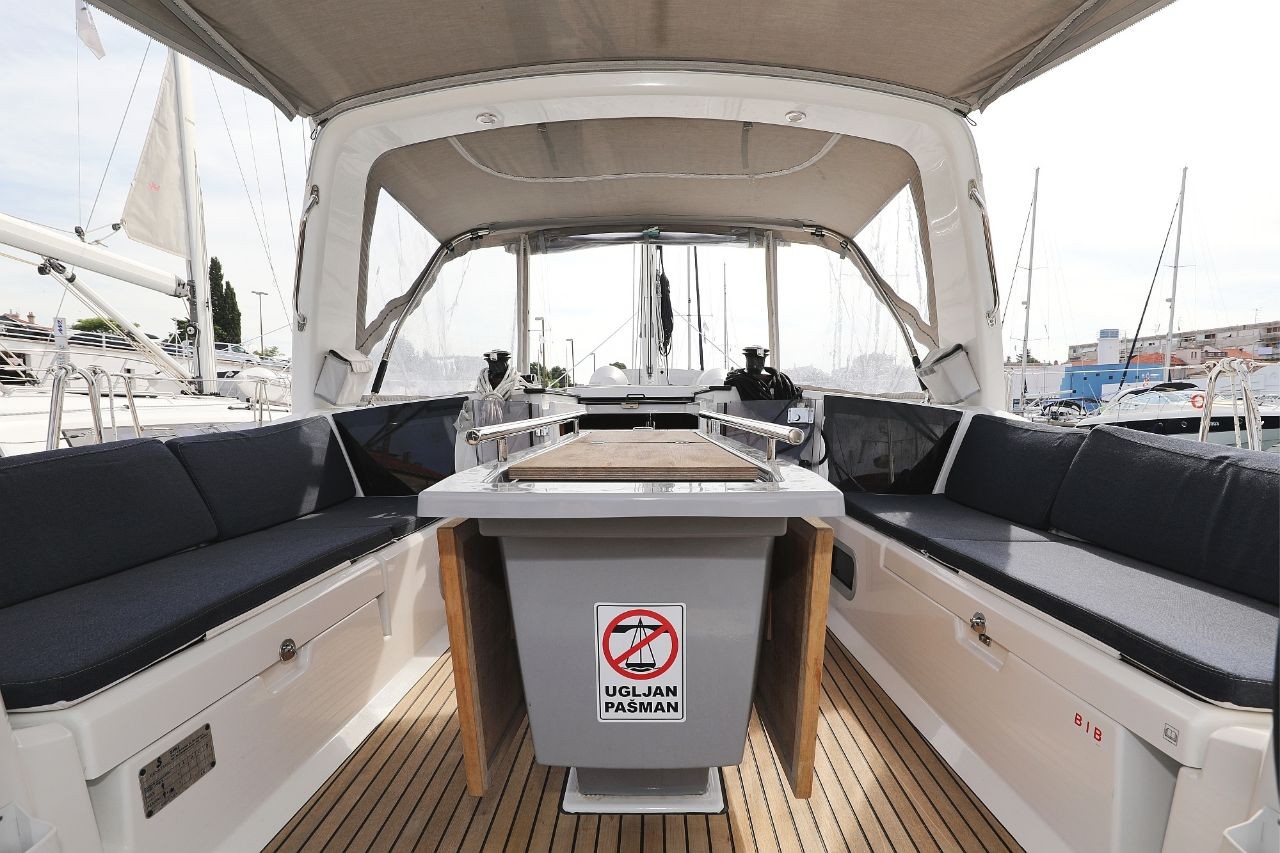 Oceanis 41.1, Seven | Yacht Charter Croatia