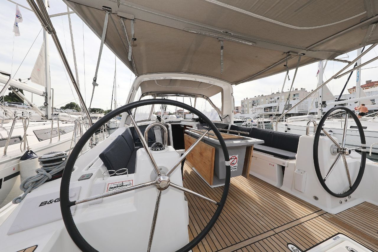 Oceanis 41.1, Seven | Yacht Charter Croatia