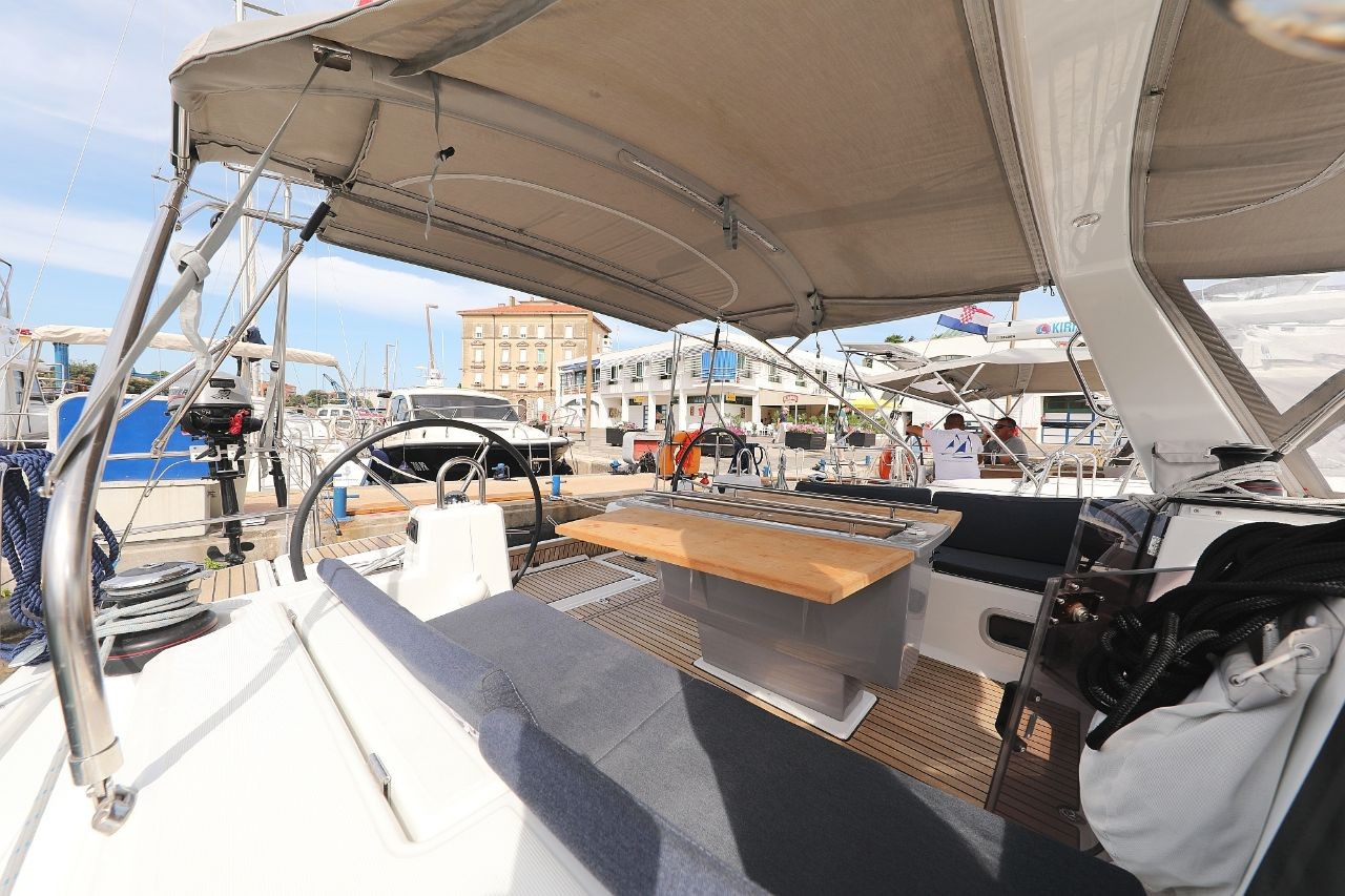 Oceanis 41.1, Seven | Yacht Charter Croatia