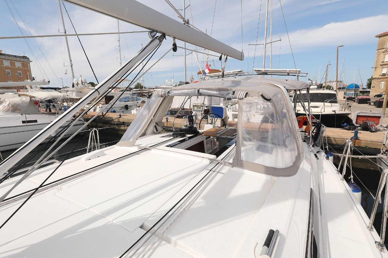 Oceanis 41.1, Seven | Yacht Charter Croatia