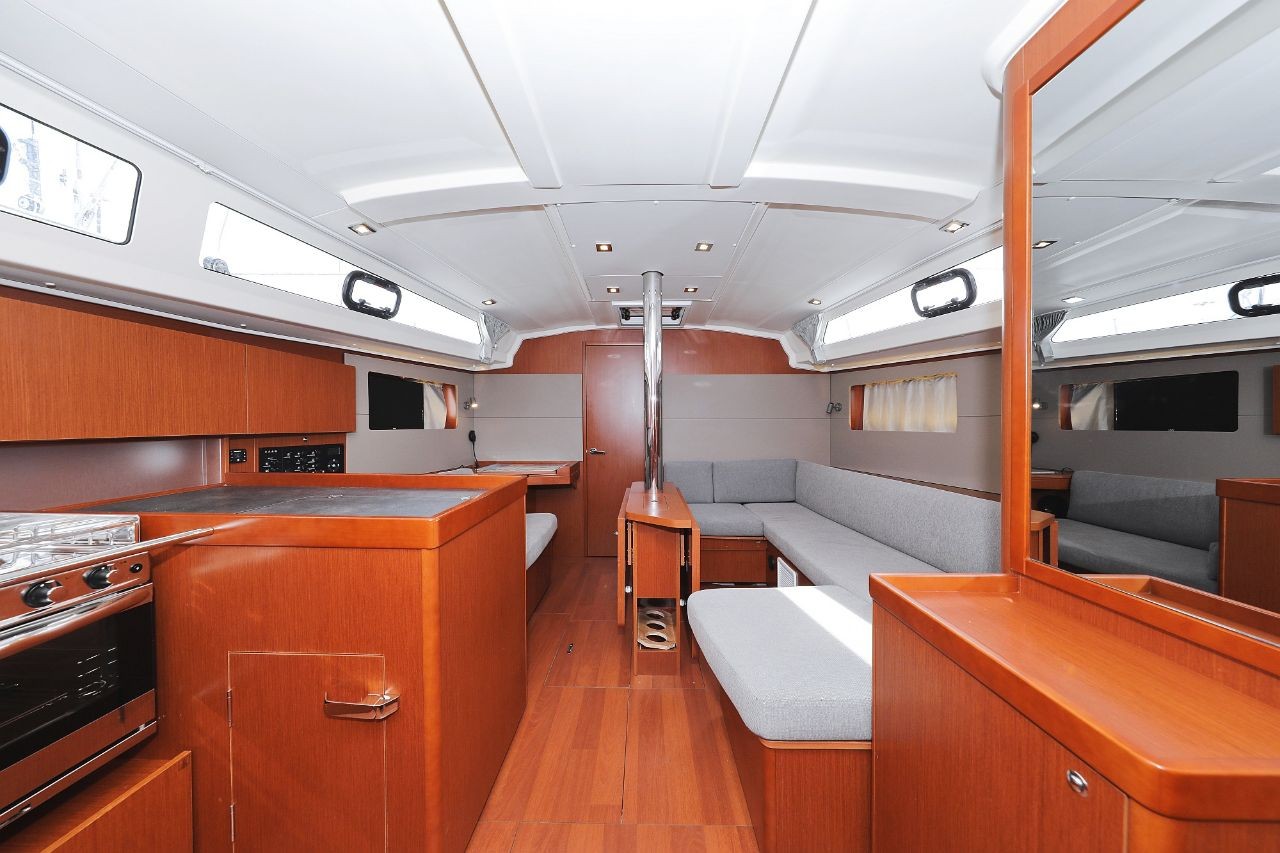 Oceanis 41.1, Seven | Yacht Charter Croatia