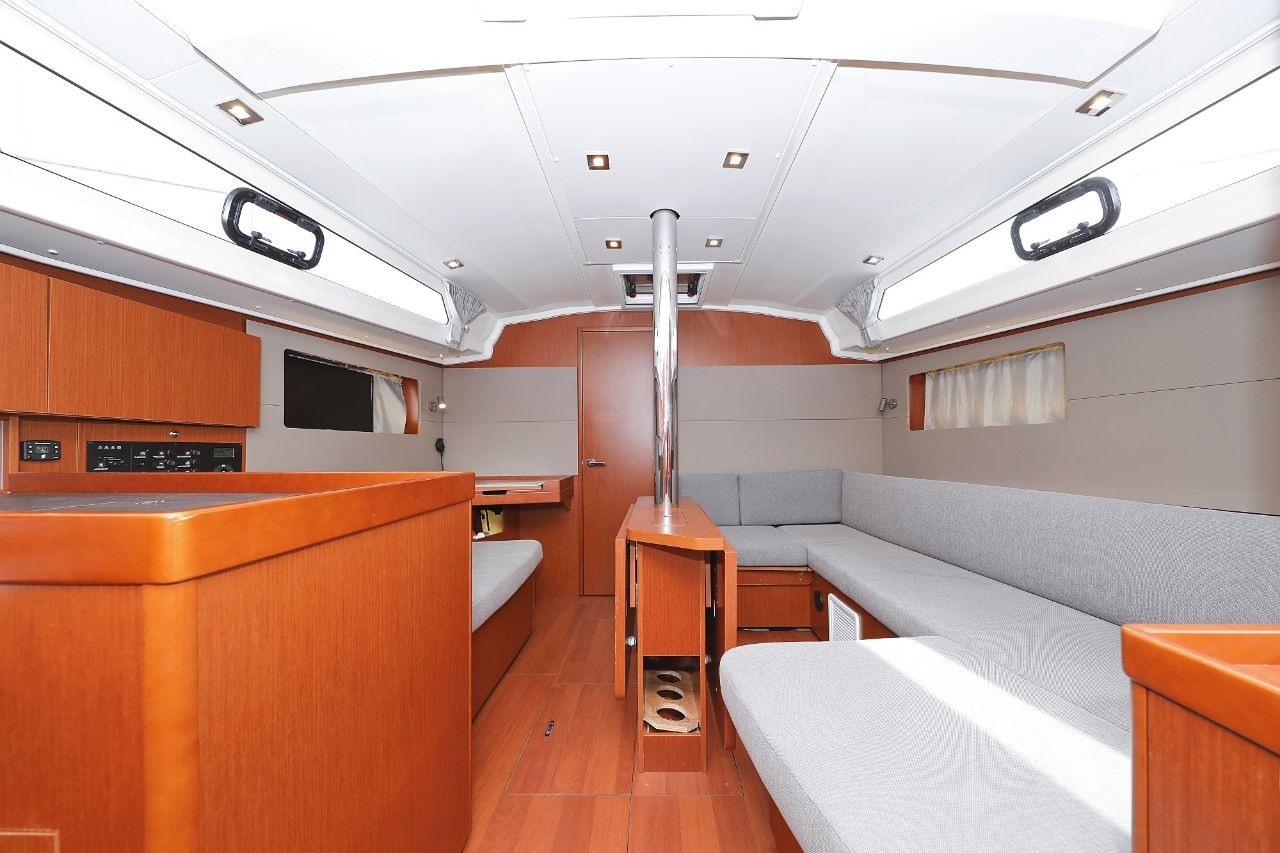 Oceanis 41.1, Seven | Yacht Charter Croatia
