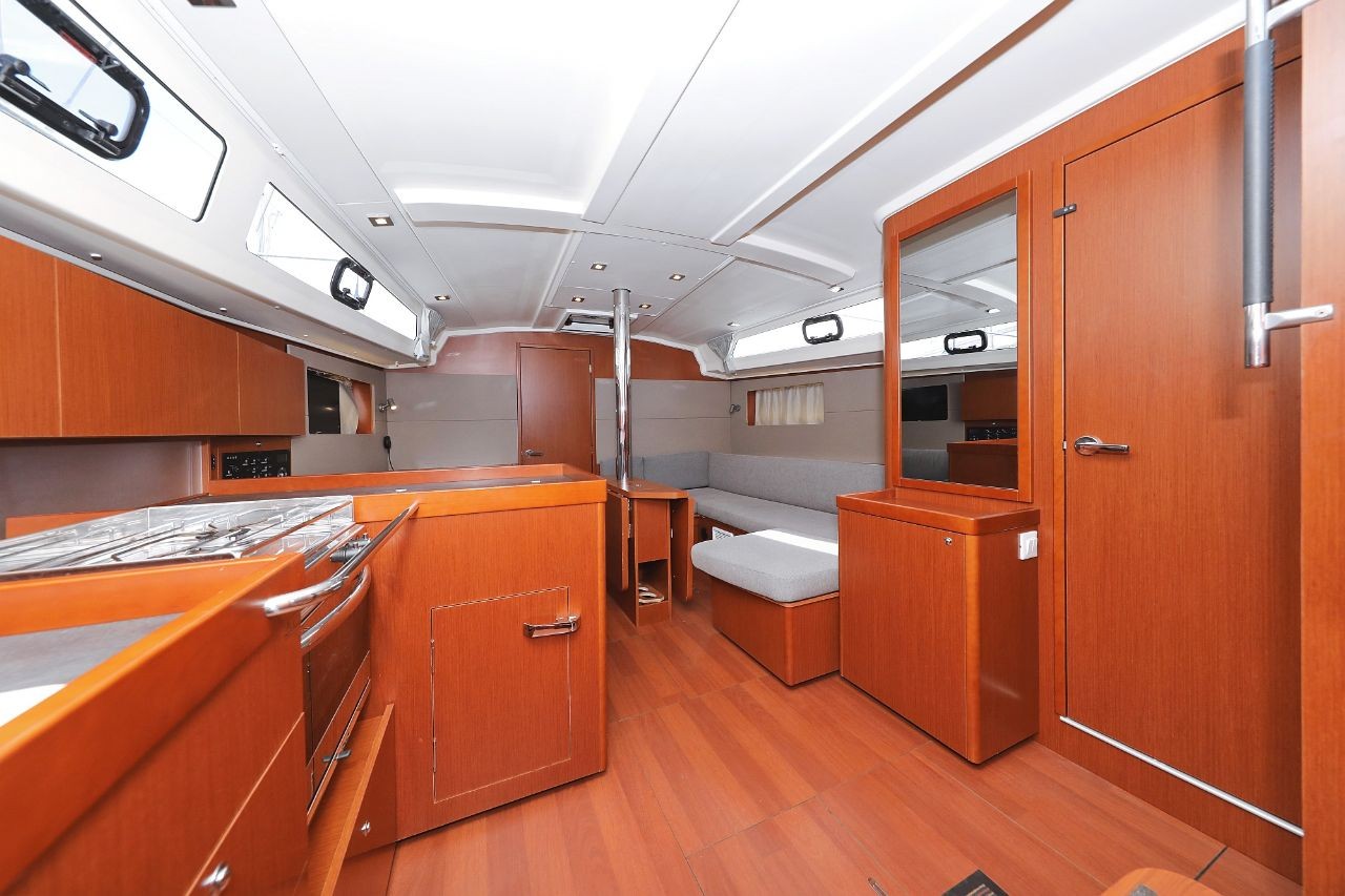 Oceanis 41.1, Seven | Yacht Charter Croatia