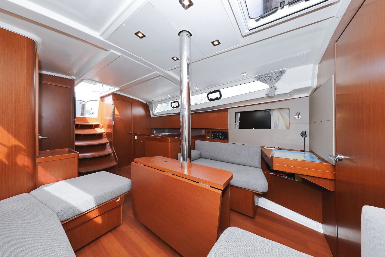 Oceanis 41.1, Seven | Yacht Charter Croatia