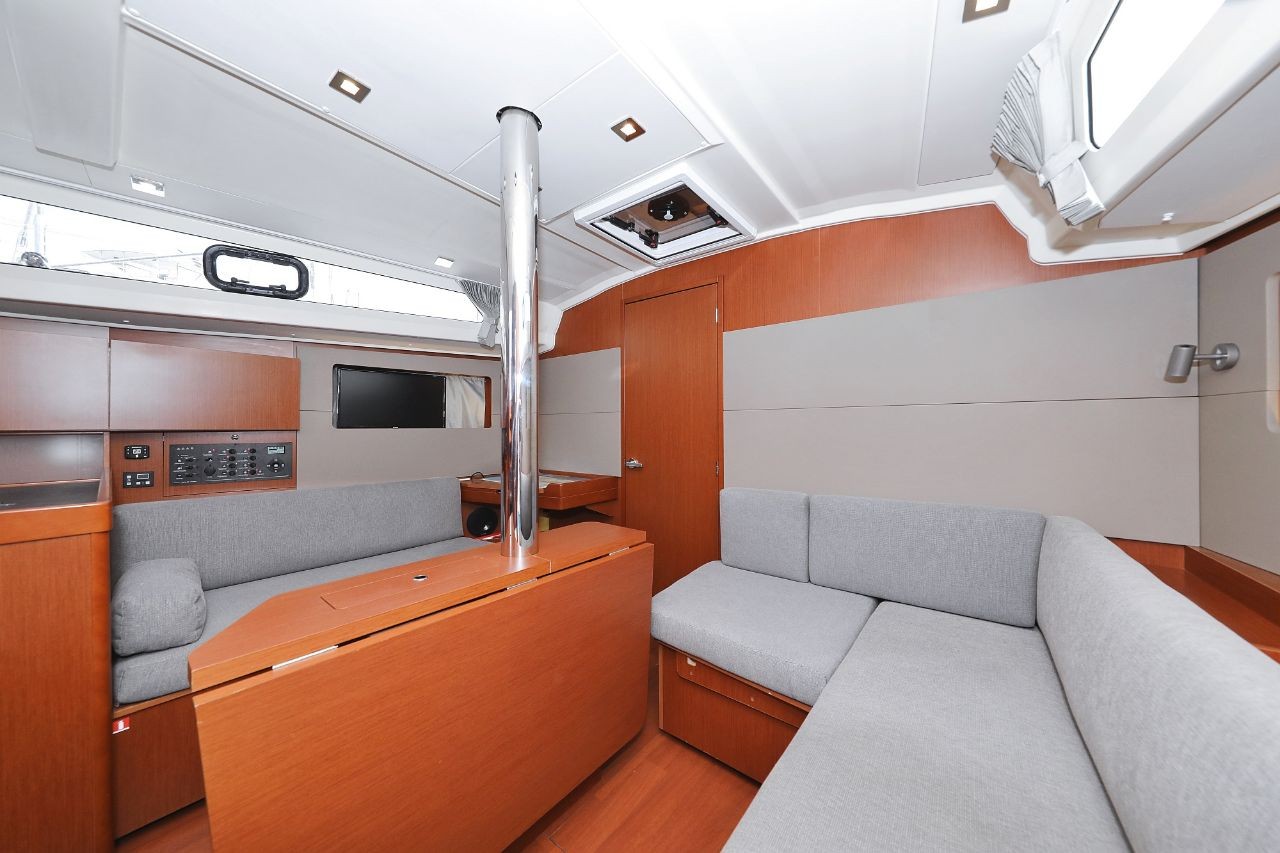 Oceanis 41.1, Seven | Yacht Charter Croatia