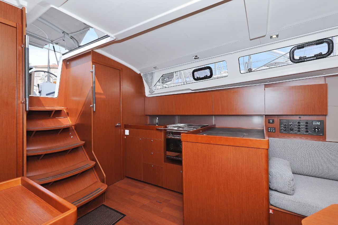 Oceanis 41.1, Seven | Yacht Charter Croatia