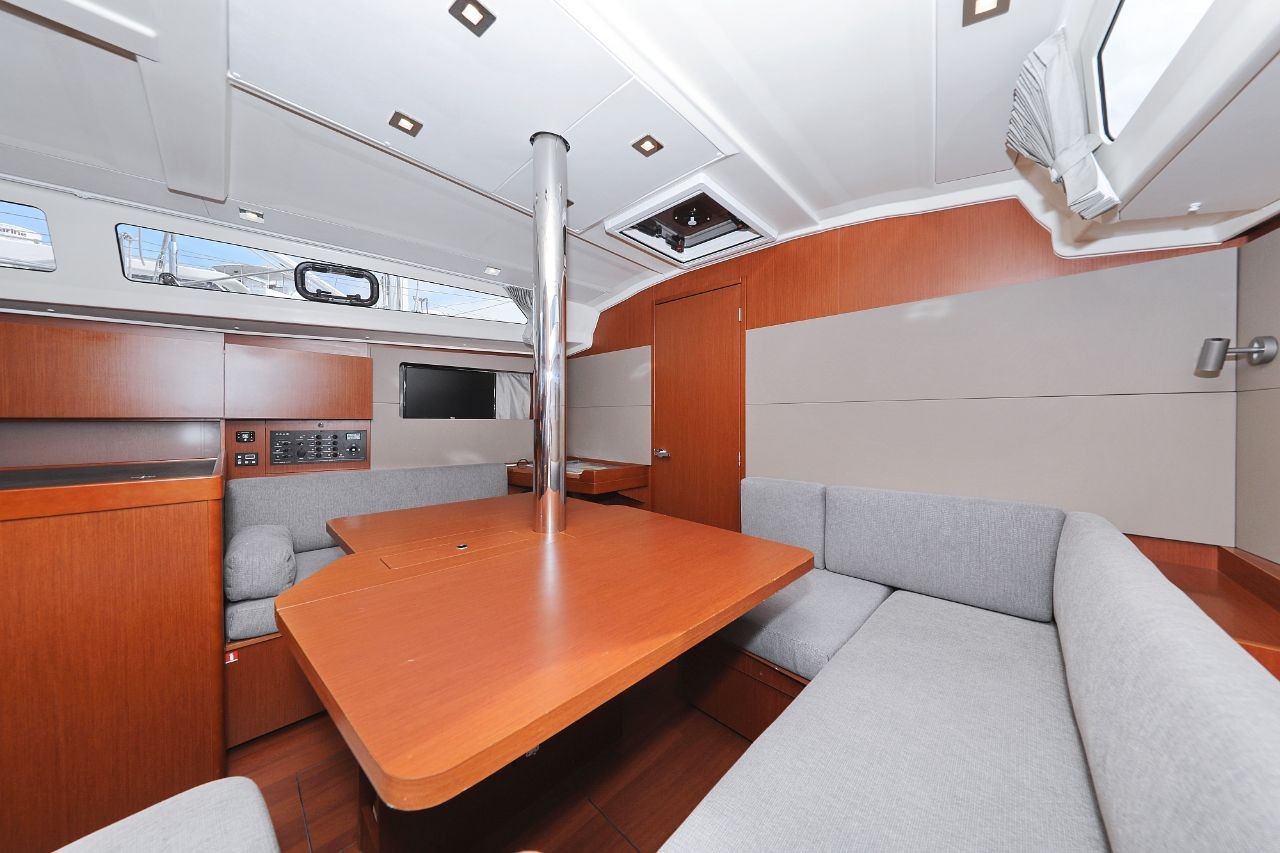 Oceanis 41.1, Seven | Yacht Charter Croatia