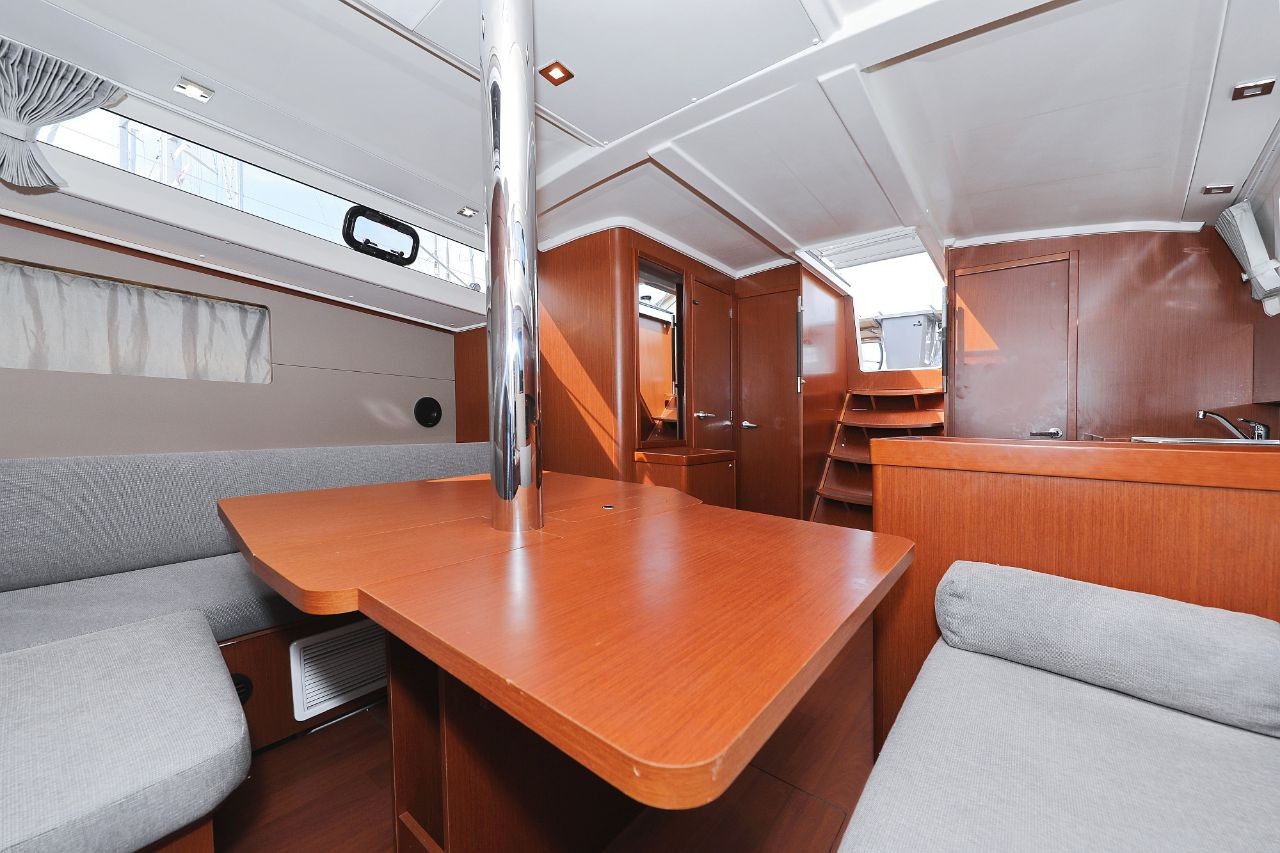 Oceanis 41.1, Seven | Yacht Charter Croatia
