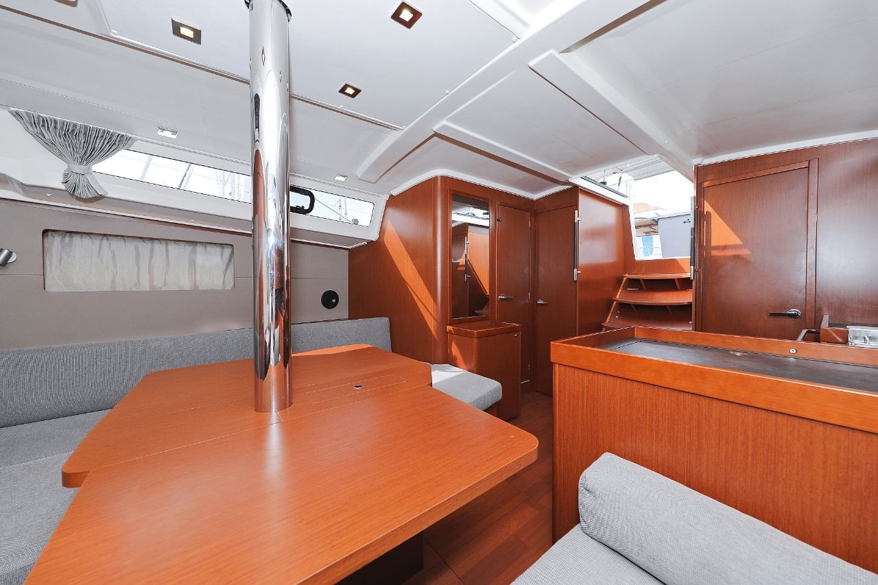 Oceanis 41.1, Seven | Yacht Charter Croatia