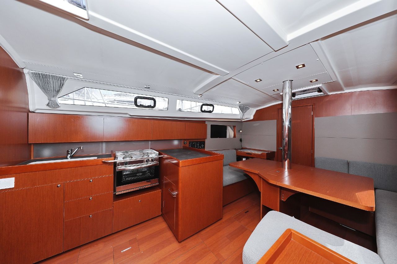 Oceanis 41.1, Seven | Yacht Charter Croatia