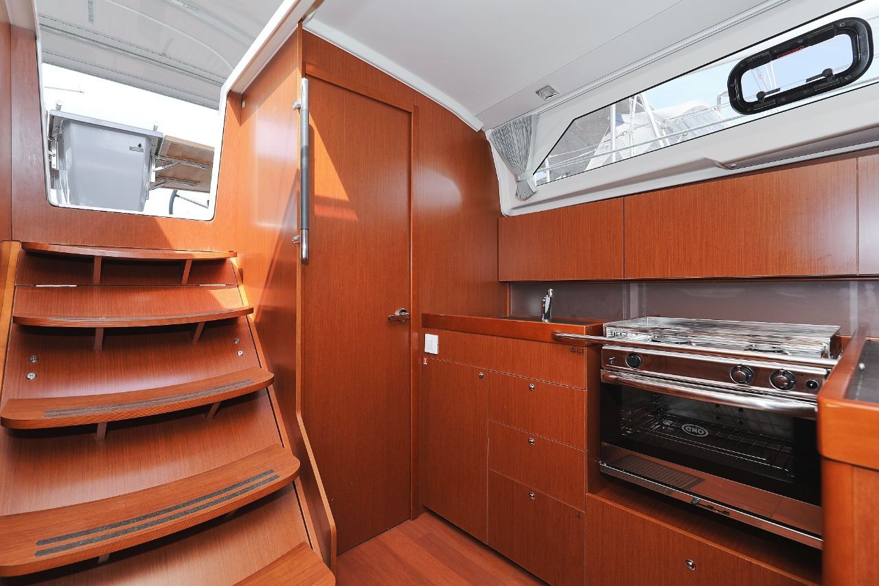 Oceanis 41.1, Seven | Yacht Charter Croatia