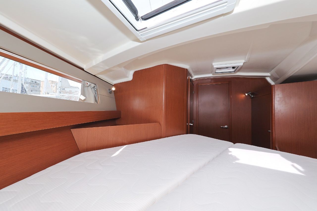 Oceanis 41.1, Seven | Yacht Charter Croatia