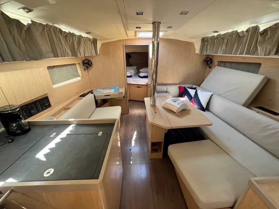 Oceanis 41.1, Amandine III | Yacht Charter Croatia