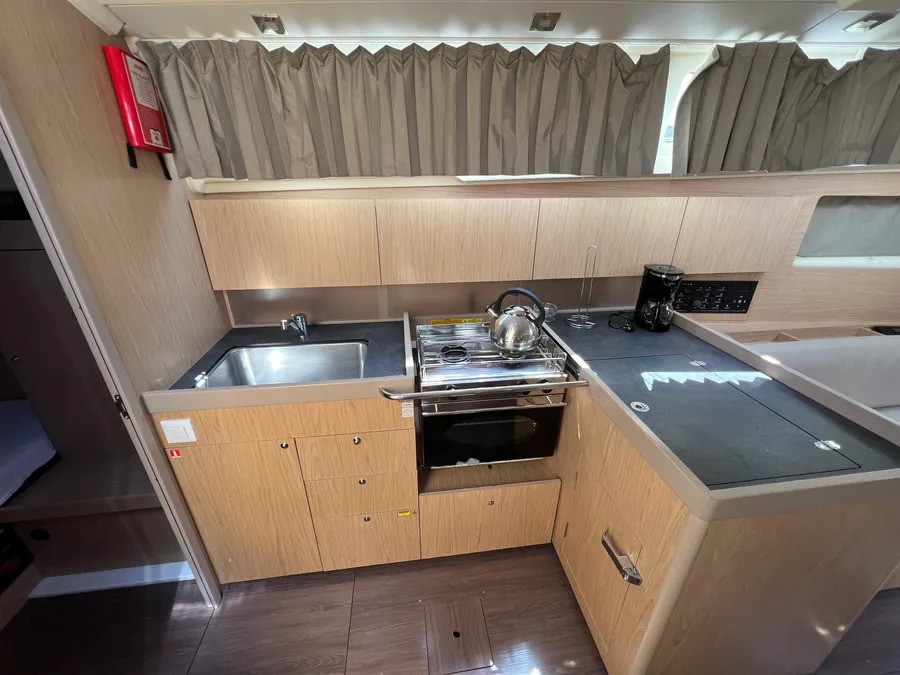 Oceanis 41.1, Amandine III | Yacht Charter Croatia