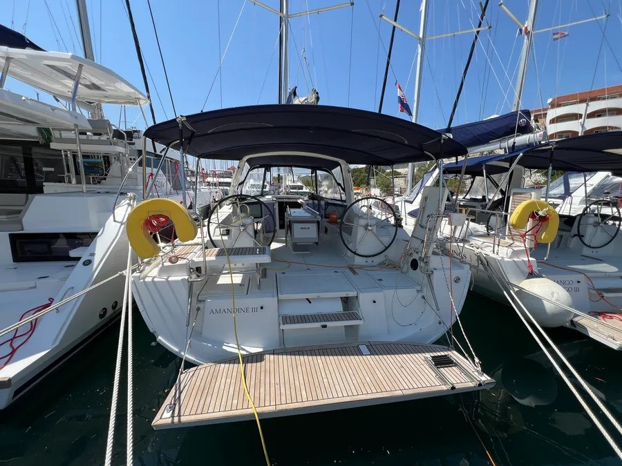 Oceanis 41.1, Amandine III | Yacht Charter Croatia