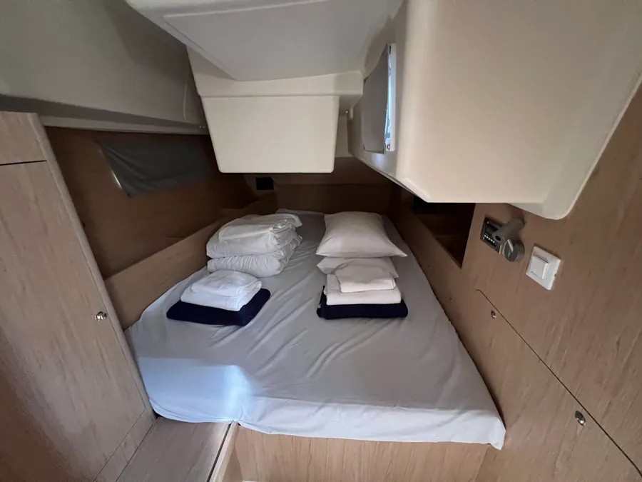Oceanis 41.1, Amandine III | Yacht Charter Croatia